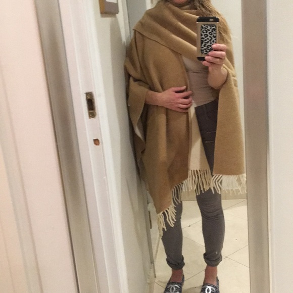 Sutton Studio Wool Cape with fringe 🎊HP🎊 - Picture 2 of 8